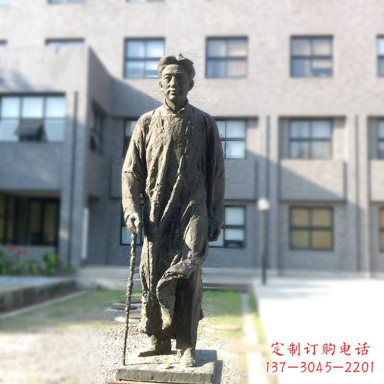 青岛校园名人徐悲鸿雕塑