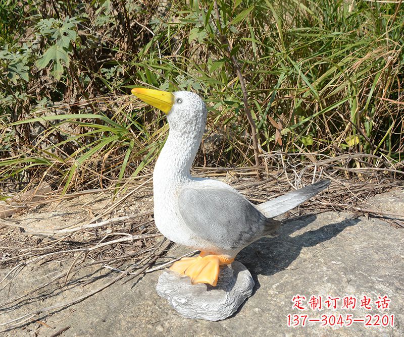 青岛学校雕塑和平鸽