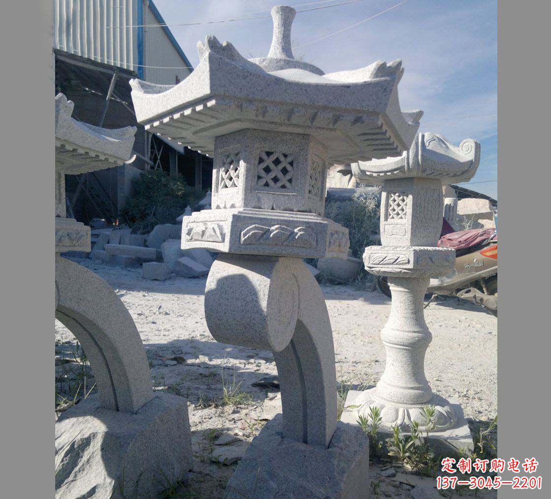 青岛园林景观草坪石灯雕塑
