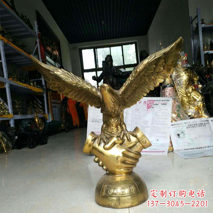 青岛铸铜老鹰雕塑大展宏图