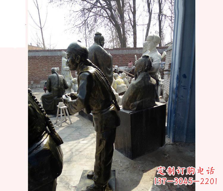 青岛作揖的店小二铜雕