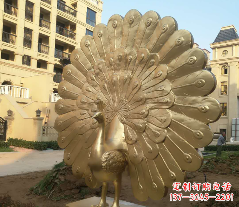 青岛孔雀铜雕塑